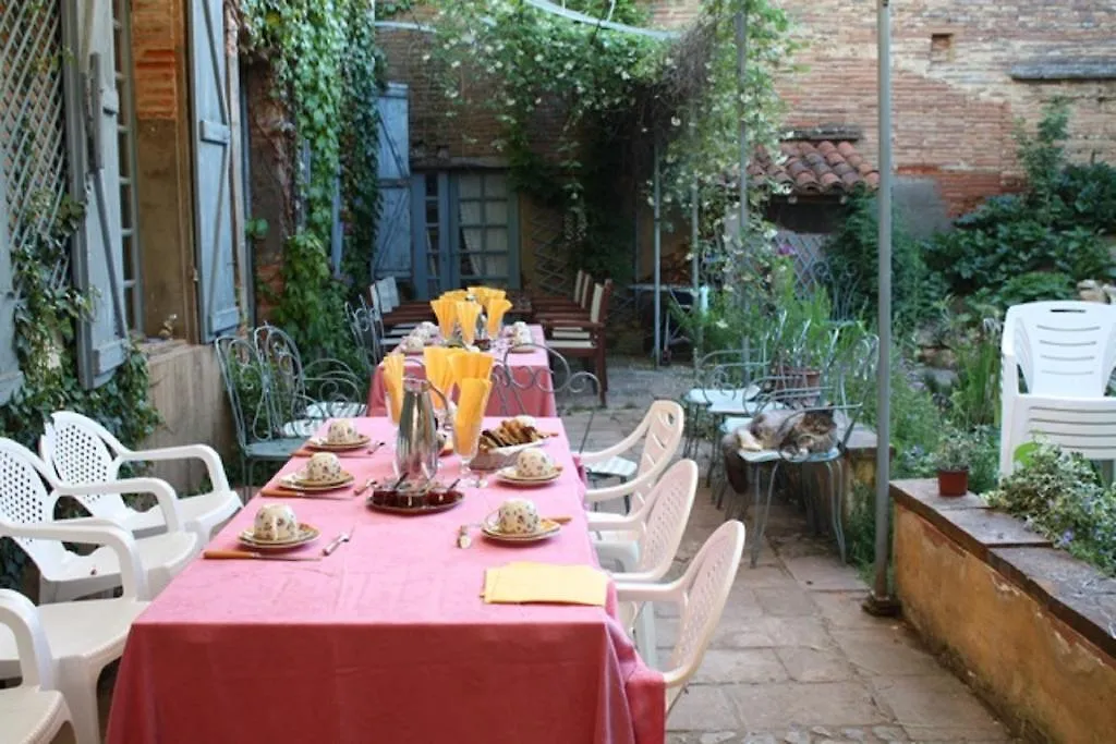 La Halte Du Temps Bed & Breakfast Montesquieu-Volvestre 3*,  France